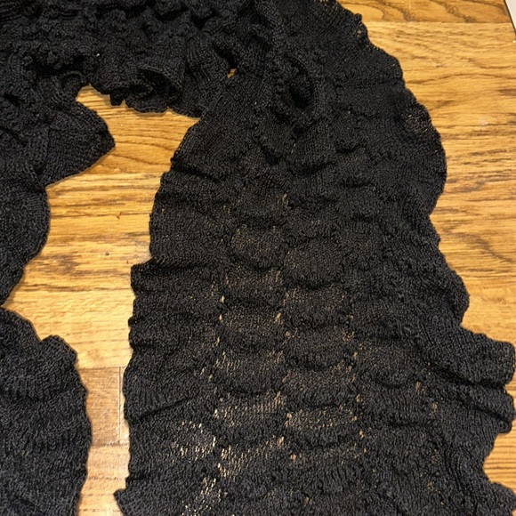 Smartworks handmade black scarf 50 inches - ruffle texture with dust bag - Picture 2 of 4
